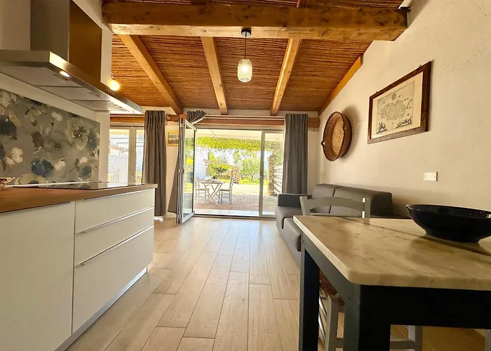 Le Corti Sarde Sea Breeze Tatil Evi *